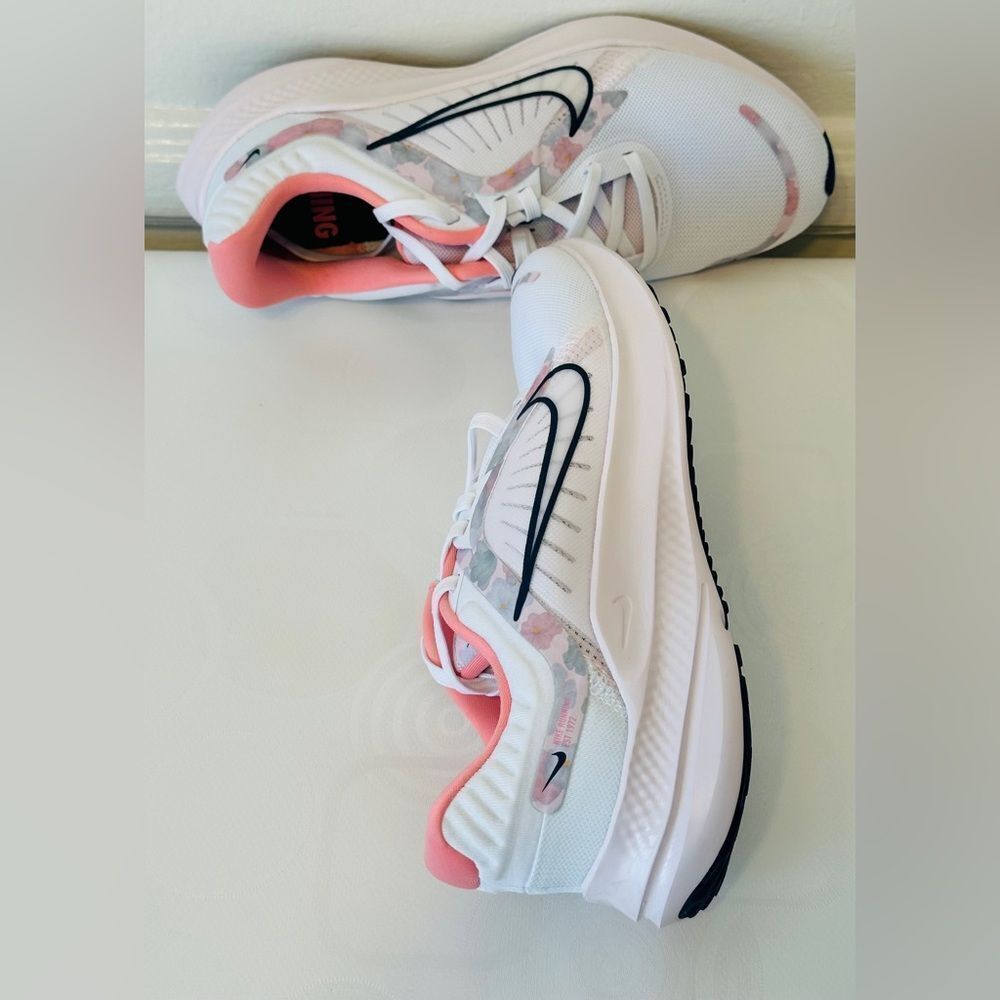 Nike Women’s Quest 5 Premium Road Running sneakers size 7,5 new - Picture 4 of 13